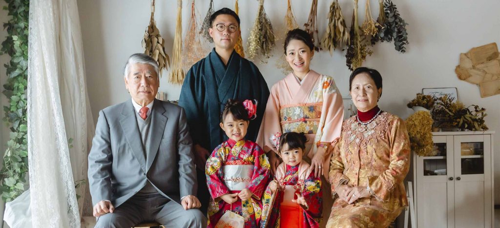 七五三　いつ　家族　着物　写真　七歳　三歳　姉妹