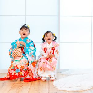 七五三写真　七五三　姉妹　着物　3歳　7歳　女の子　スタジオ