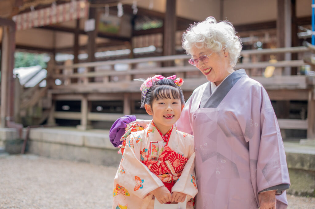 七五三　七歳　祖母　おばあちゃん　ばば　女の子　着物　服装