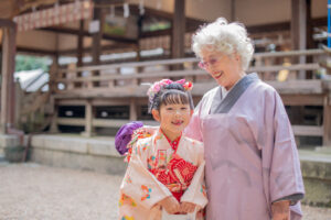 七五三　七歳　祖母　おばあちゃん　ばば　女の子　着物　服装